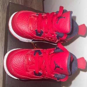 Toddler Jordan sneakers size 5